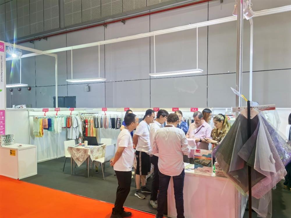 以科技綠色鏈接紡織商機(jī)！元首針織亮相2025中國(guó)國(guó)際紡織面料及輔料（秋冬）博覽會(huì)